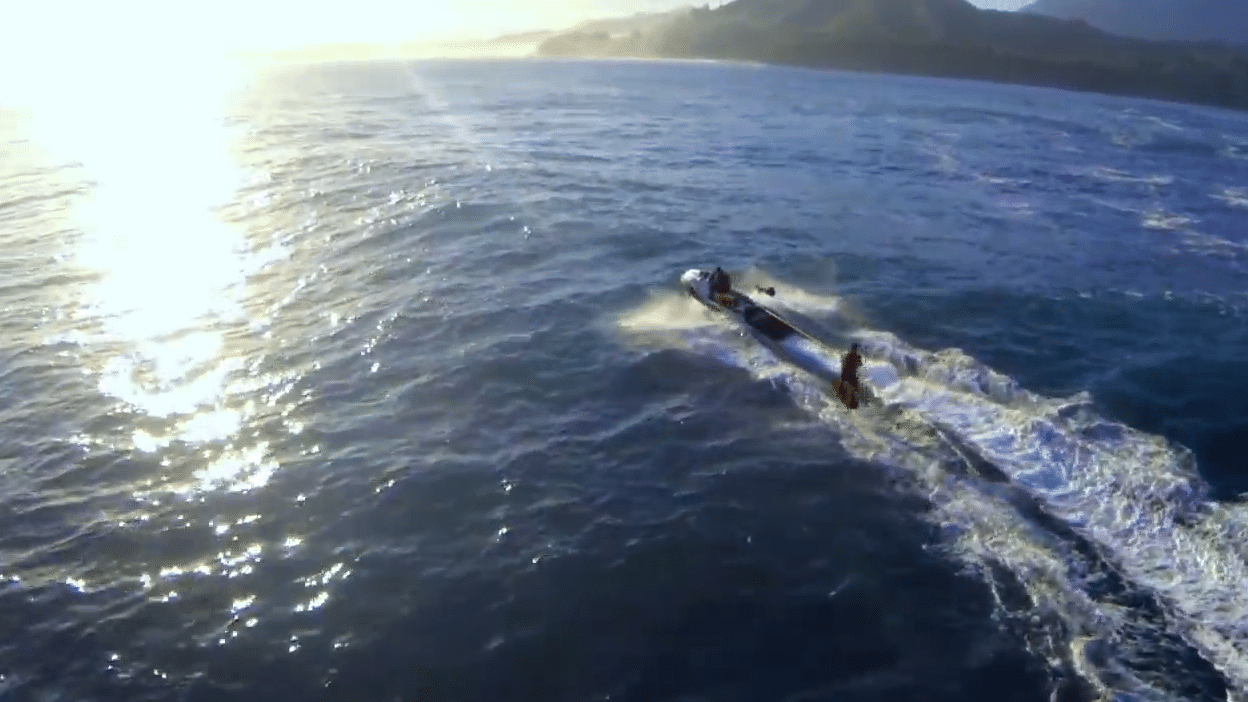 Vidéo de Laird Hamilton en foil surf boarding à Kauai