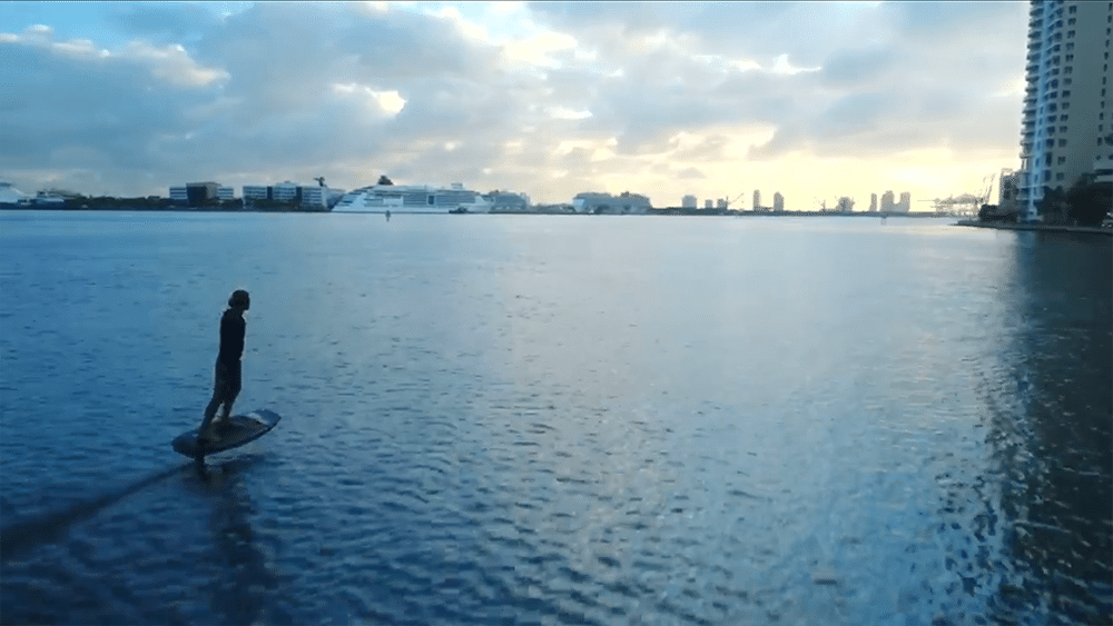 Vidéo Lift Foil dans les canaux de Miami