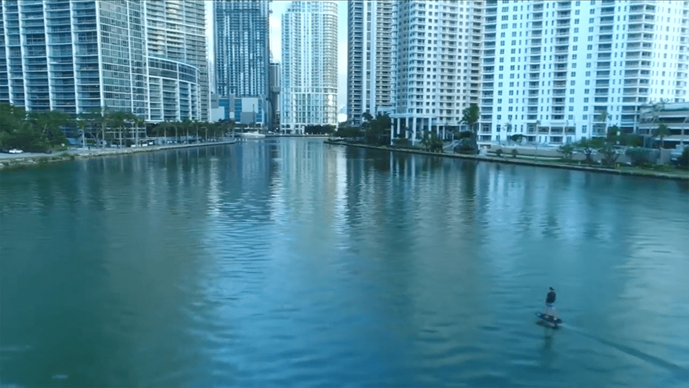 Vidéo Lift Foil dans les canaux de Miami