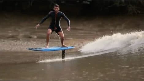 Vidéo de Ludovic Dulou qui surf foil le mascaret sur Thalassa de France 3