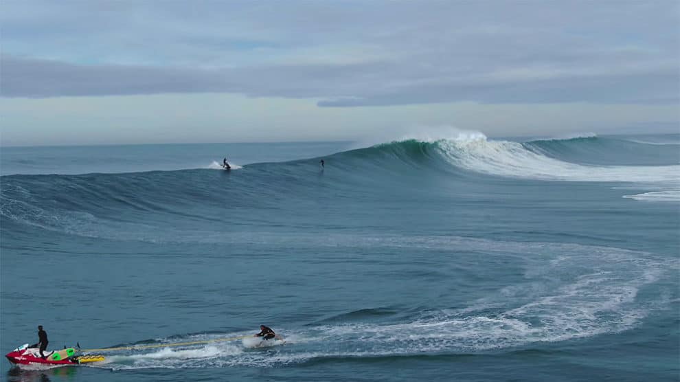 Vidéo de surf foil à Nazaré avec Laird Hamilton