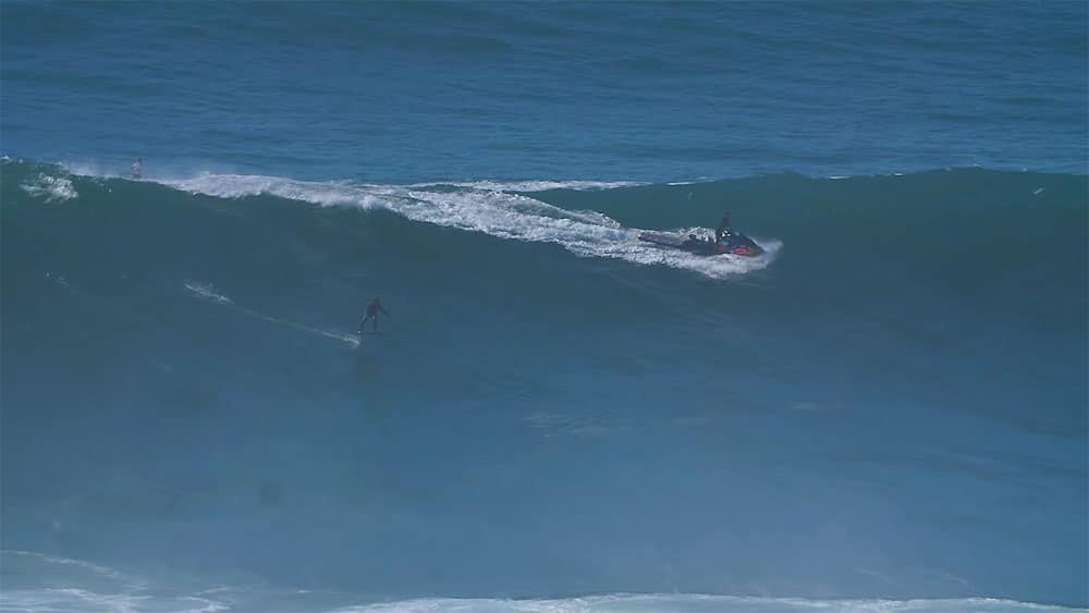 Kai Lenny en surf foil à Nazaré