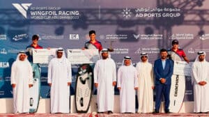 Mathis Ghio gagne en wingfoil à Abu Dhabi