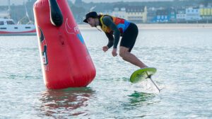 Première mondial, une course de pumping foil !