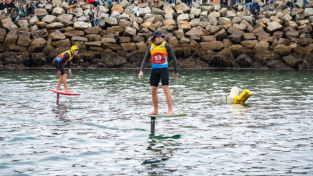 Première mondial, une course de pumping foil !