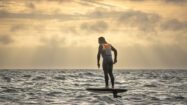 Luke Atkinson et Holly Pye s’imposent sur la Foil Drive Downwinder au Crozon Foil Festival 2026