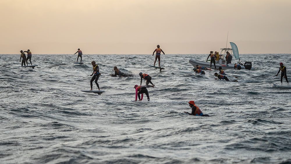 Luke Atkinson et Holly Pye s’imposent sur la Foil Drive Downwinder au Crozon Foil Festival 2026
