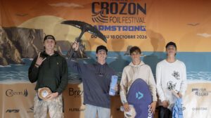 Axel Gérard s'impose en surf foil U18 au Crozon Foil Festival
