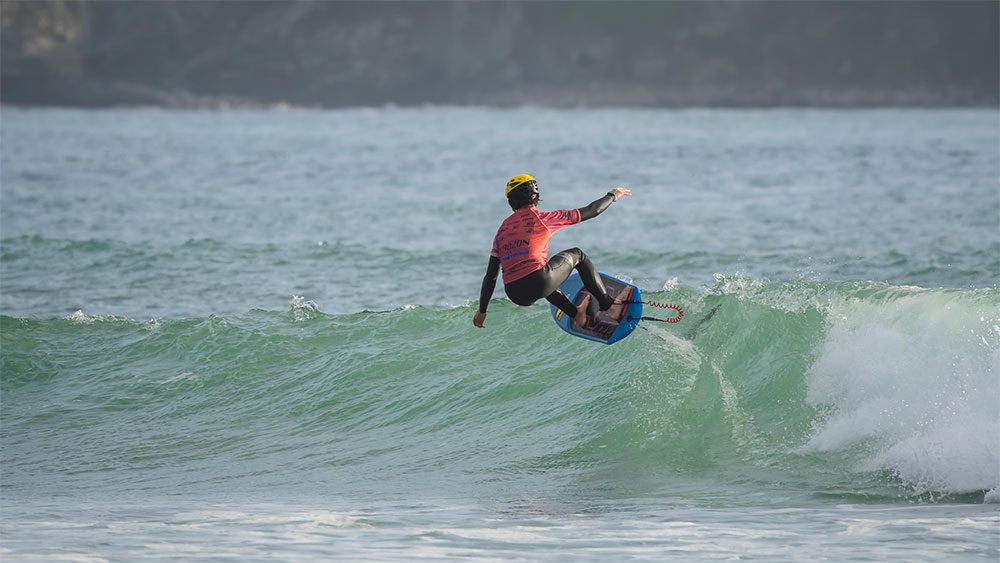 Axel Gérard s'impose en surf foil U18 au Crozon Foil Festival