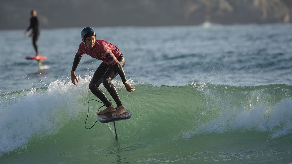 Axel Gérard s'impose en surf foil U18 au Crozon Foil Festival